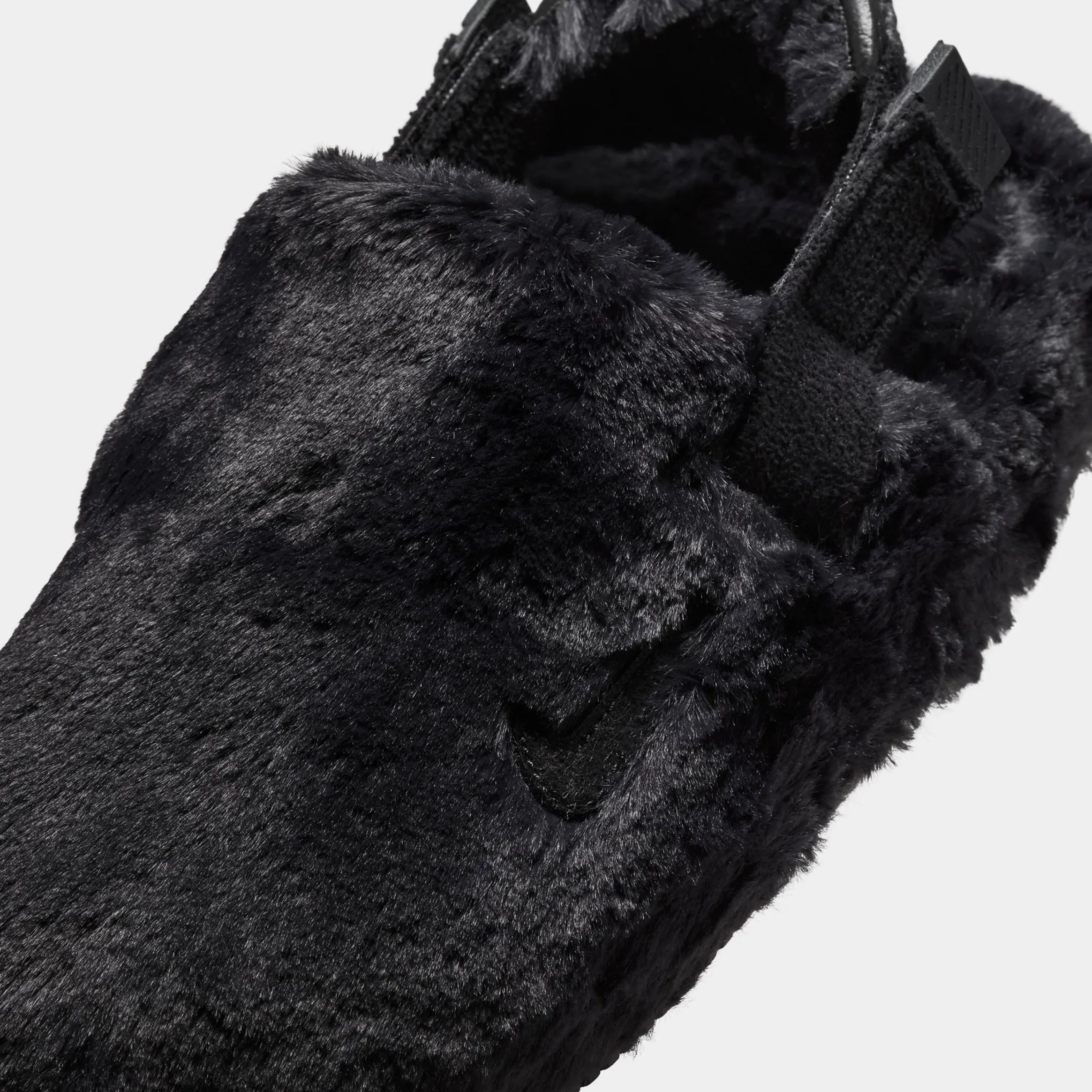 Calm Furry SE Mule Women Sandals (Black)