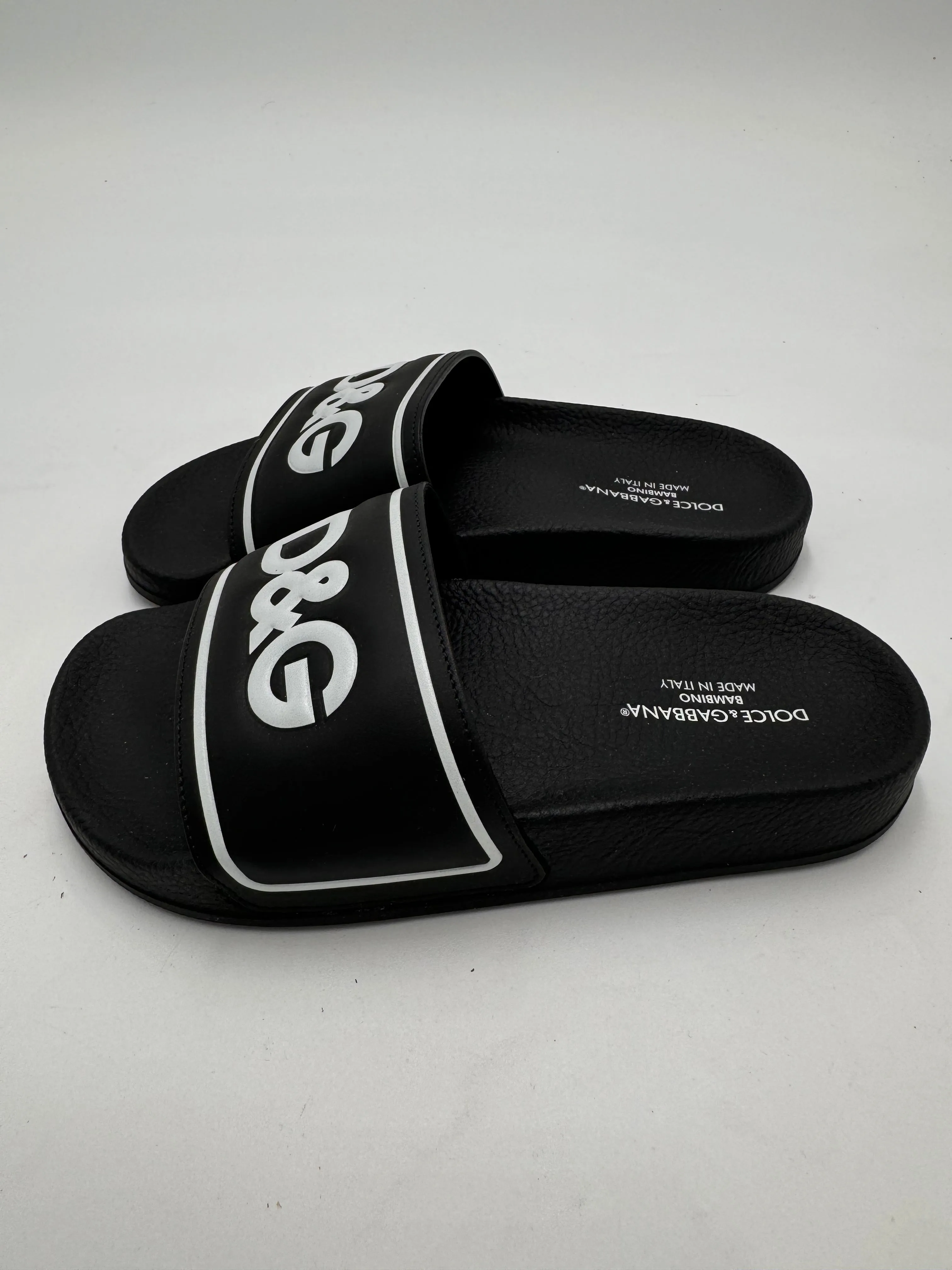 DOLCE & GABBANA children’s black pool slides size 31 (US 12.5)