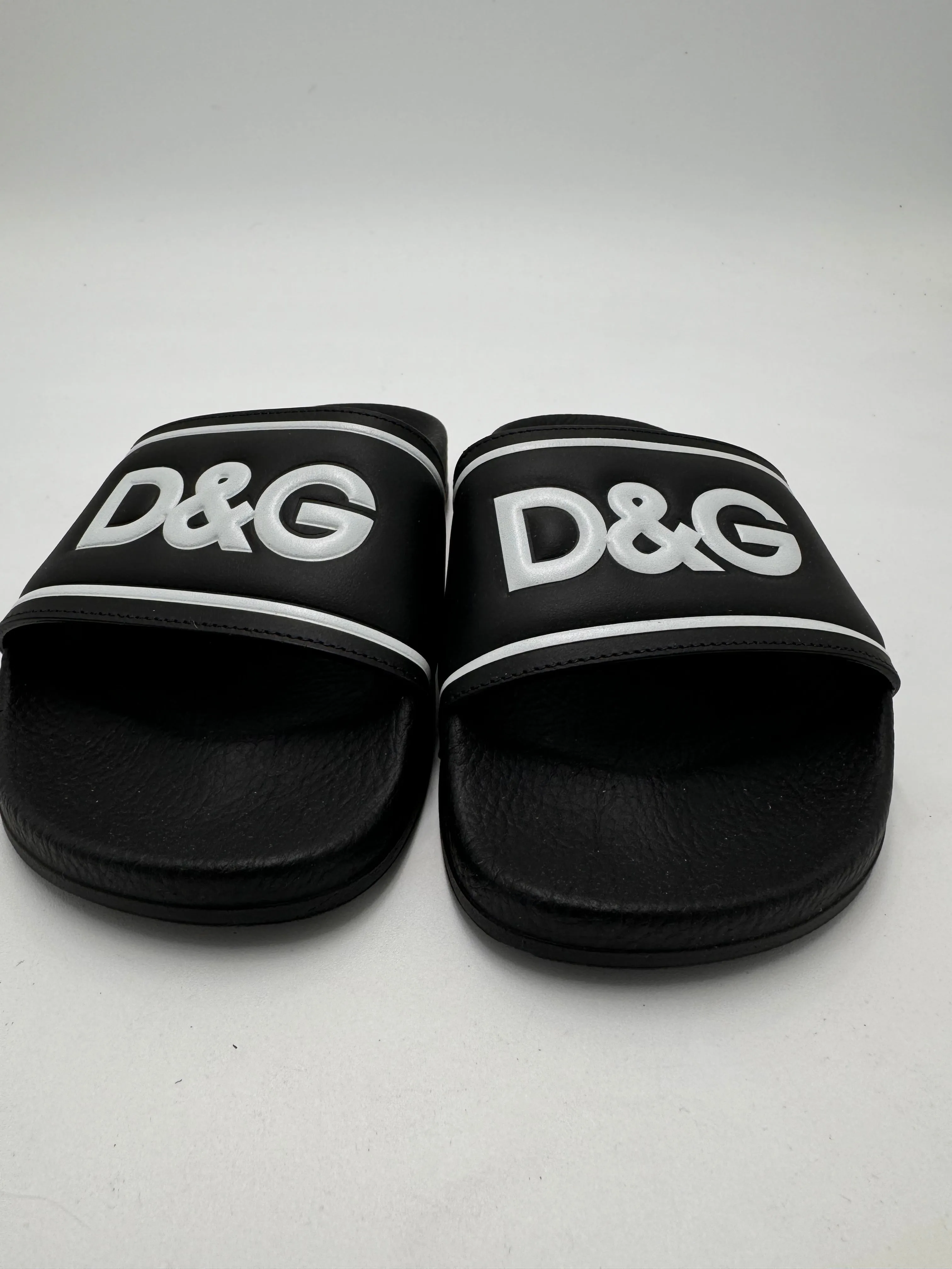 DOLCE & GABBANA children’s black pool slides size 31 (US 12.5)