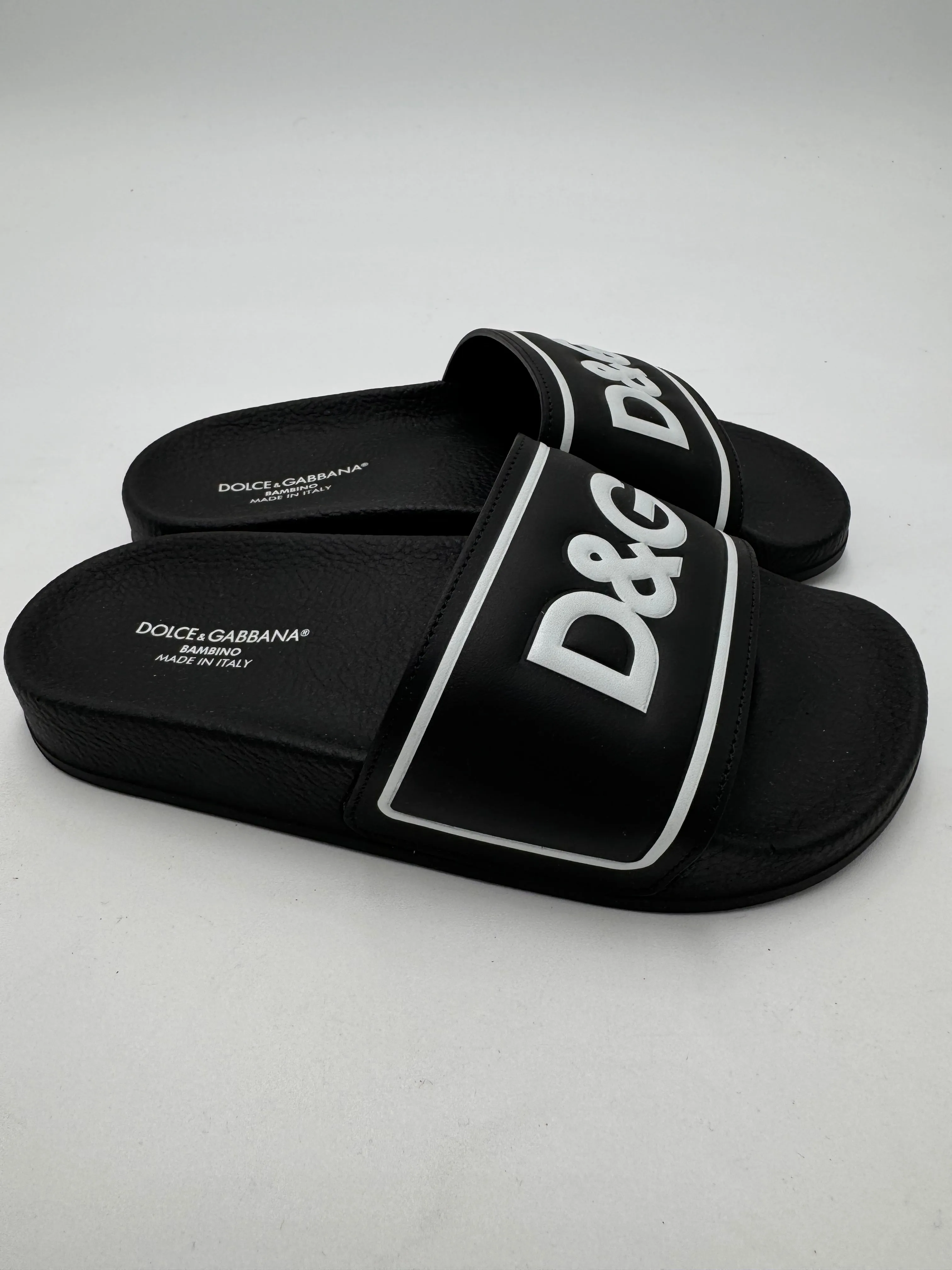 DOLCE & GABBANA children’s black pool slides size 31 (US 12.5)