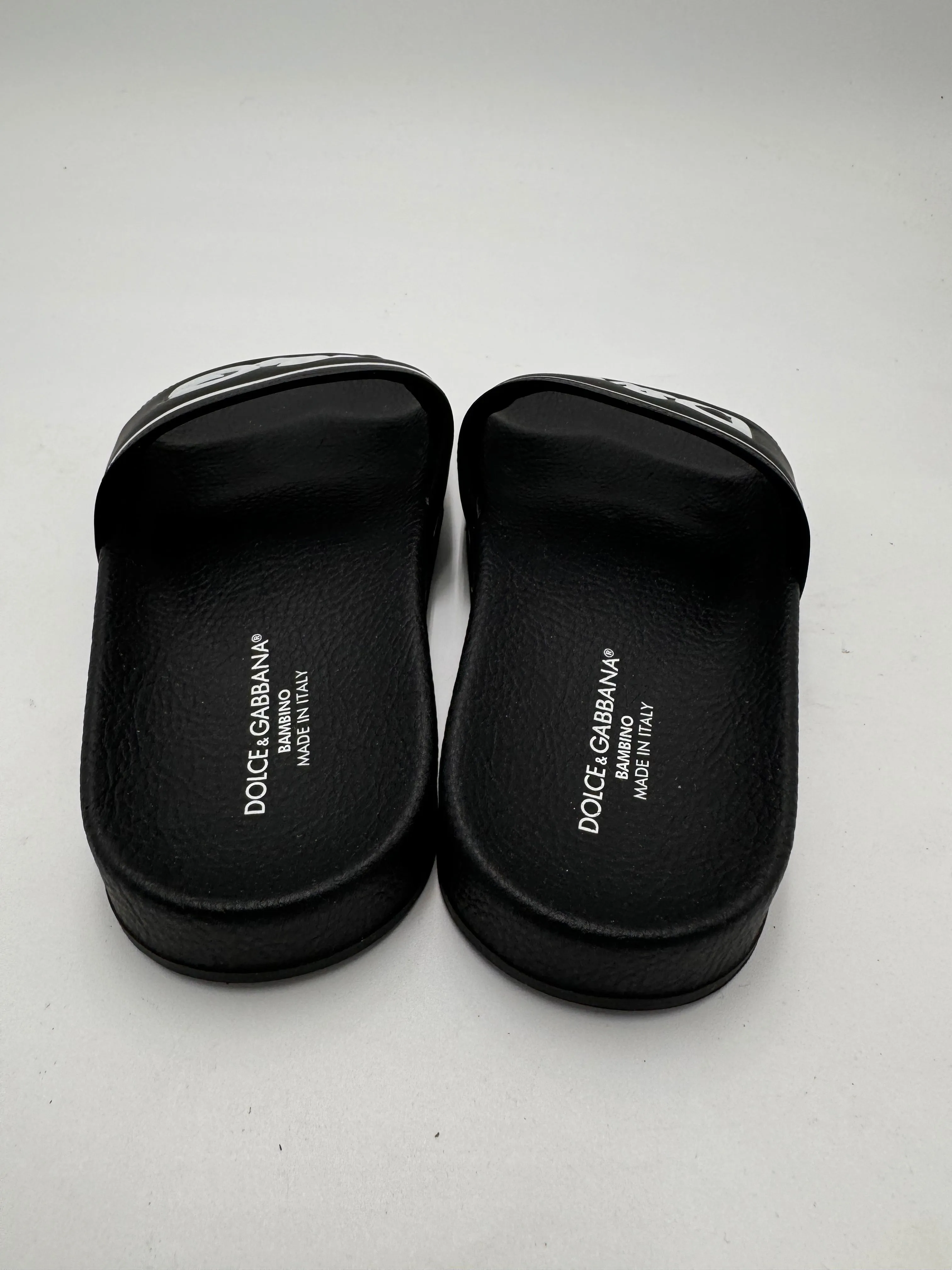 DOLCE & GABBANA children’s black pool slides size 31 (US 12.5)